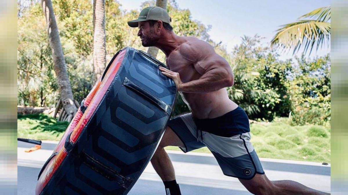 Lol Check Out The Epic Banter Between Chris Pratt And Chris Hemsworth Over Thor Actor S Cheat Day Post