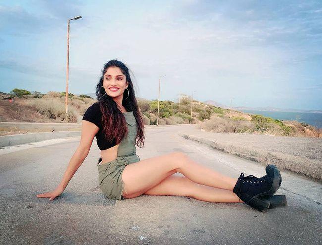 Ishita Raj Sharma Holiday Pictures Tupaki English