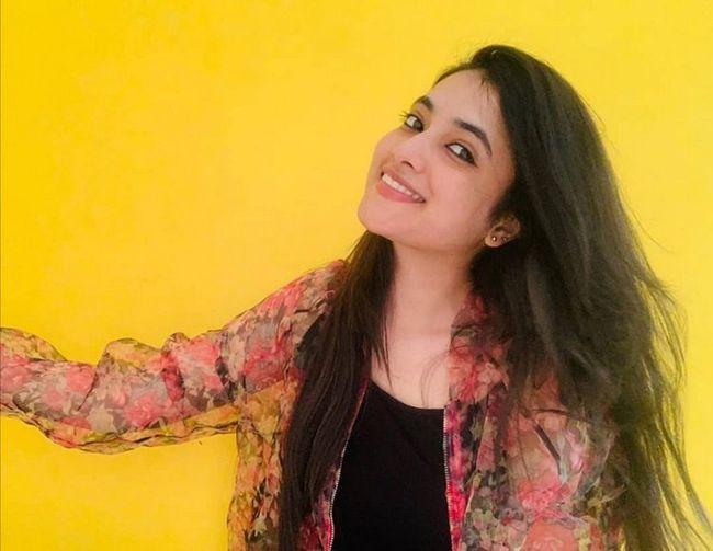 Priyanka Arul Mohan Mesmerizing Looks Tupaki English