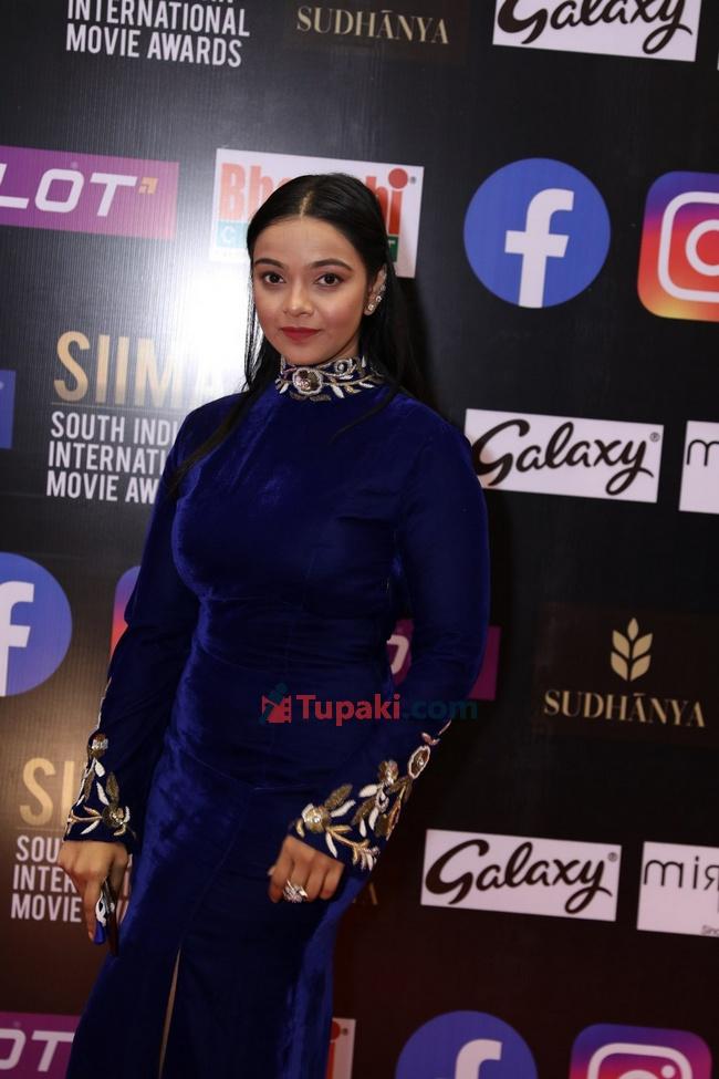 Nithya Shetty and Komal Sharma at SIIMA Awards 2021 Awards Red Carpet
