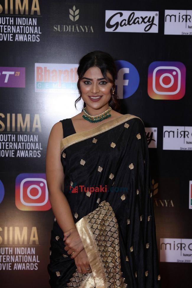 Priyanka Sharma at SIIMA Awards 2021 Awards Red Carpet
