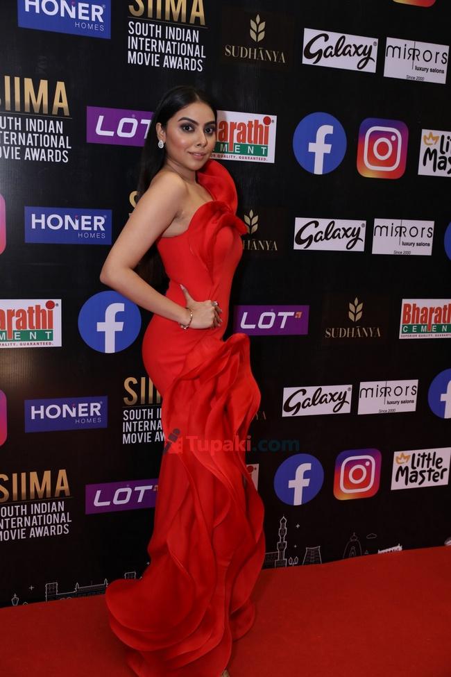 Akshaya alshi and Pooja Jhaveri at SIIMA Awards 2021 Awards Red Carpet