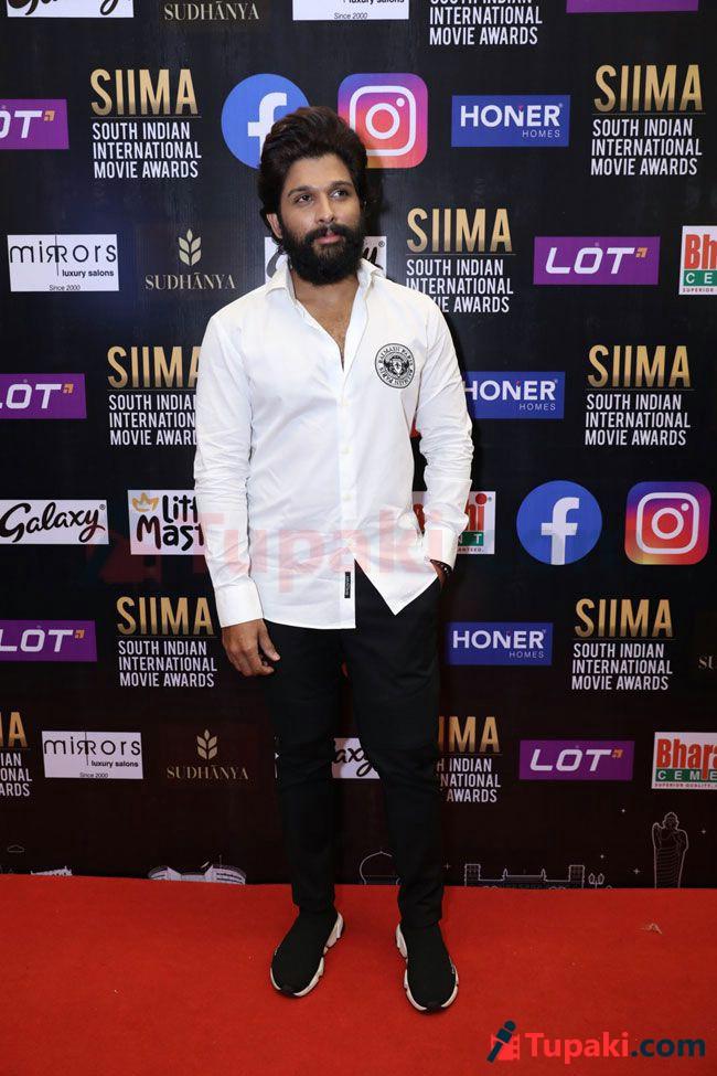 Allu Arjun At SIIMA 2021 Awards Red Carpet