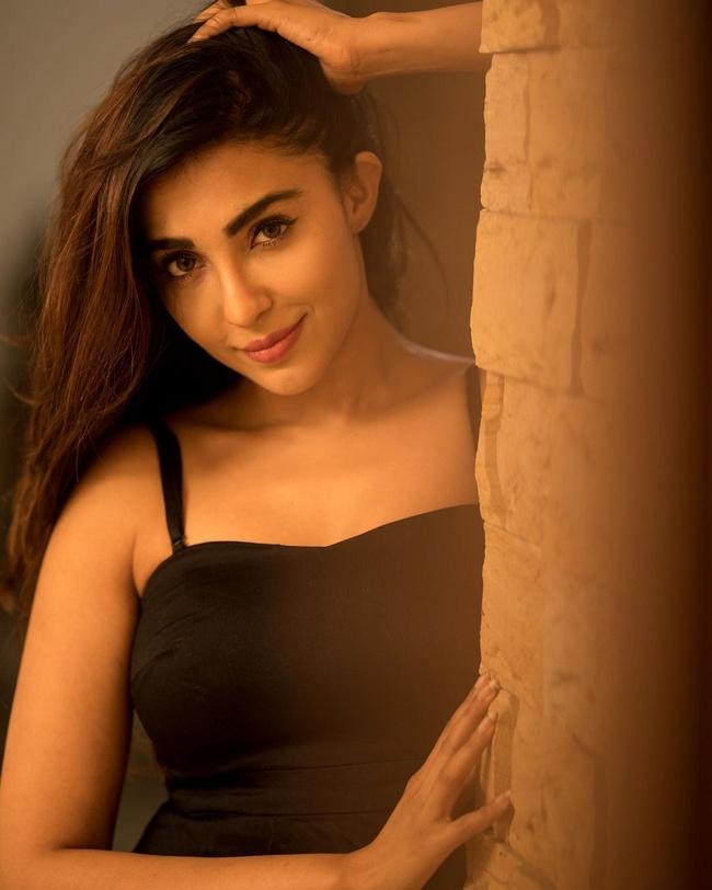 Parvati Nair Awesome Looks in Her New Still