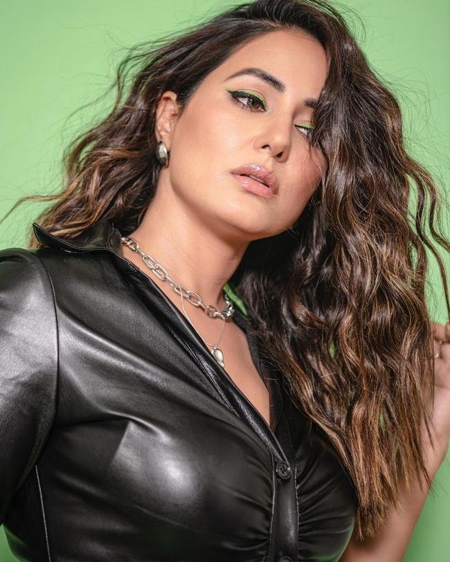 Hinakhan Sultry Poses In Shiny Black