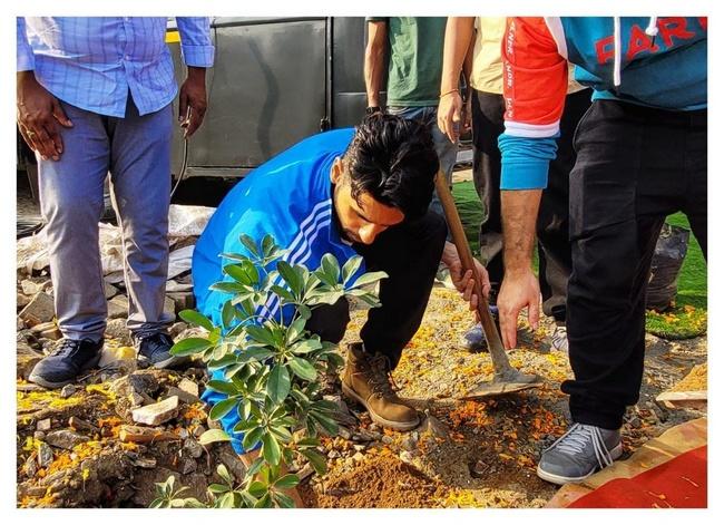 Sidharth Malhotra Accepts Green India Challenge