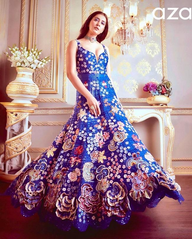 Raashii Khanna Sizzles In scintillating Blue Dress