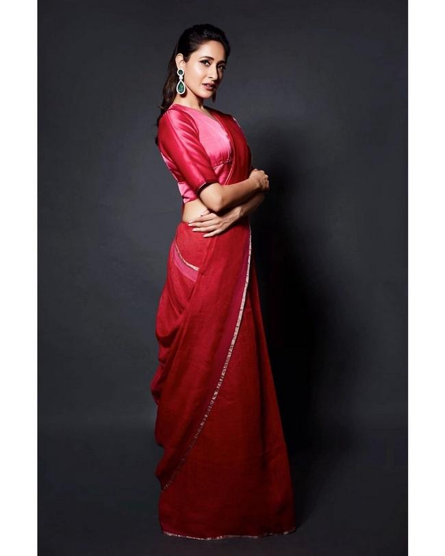 Pragya Jaiswal Ravishing Looks In Saree