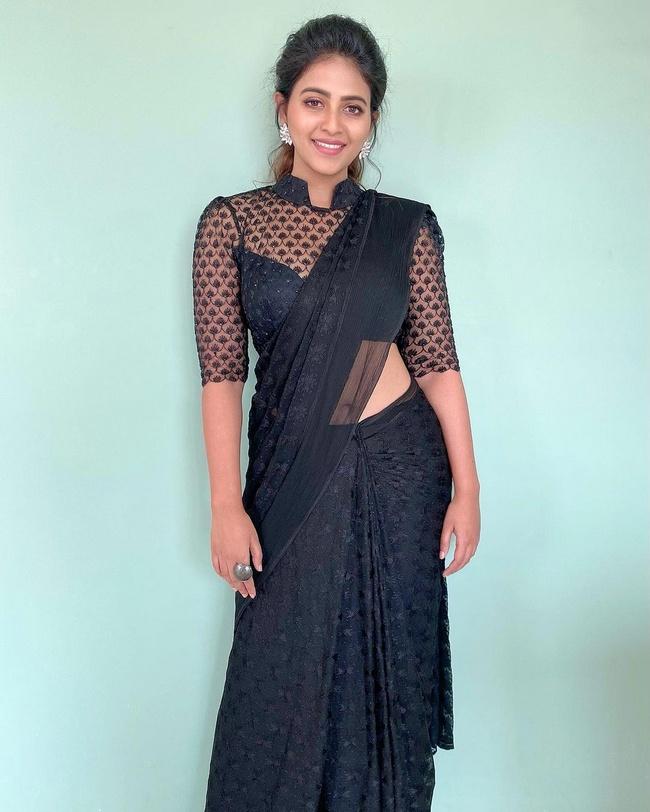 Anjali Looking Beautiful in Black Saree