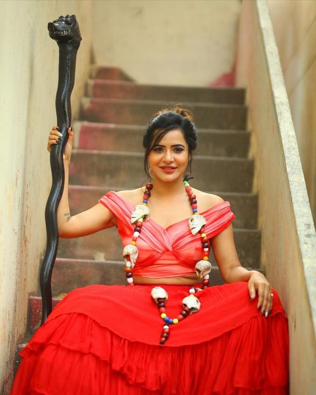 Anchor Ashu Stunning Looks in Red Dress