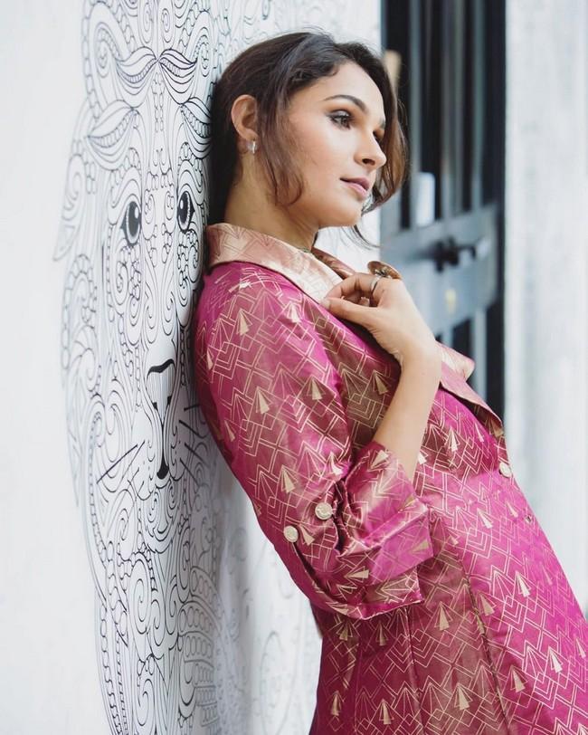 Andrea Jeremiah Mesmerises In Her Fancy Outfit