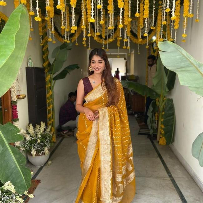 Priya Vadlamani Cute Looks in yellow Saree