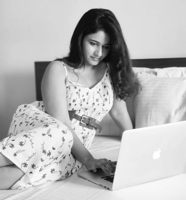 Poonam Bajwa Capivating Looks in Floral Outfit