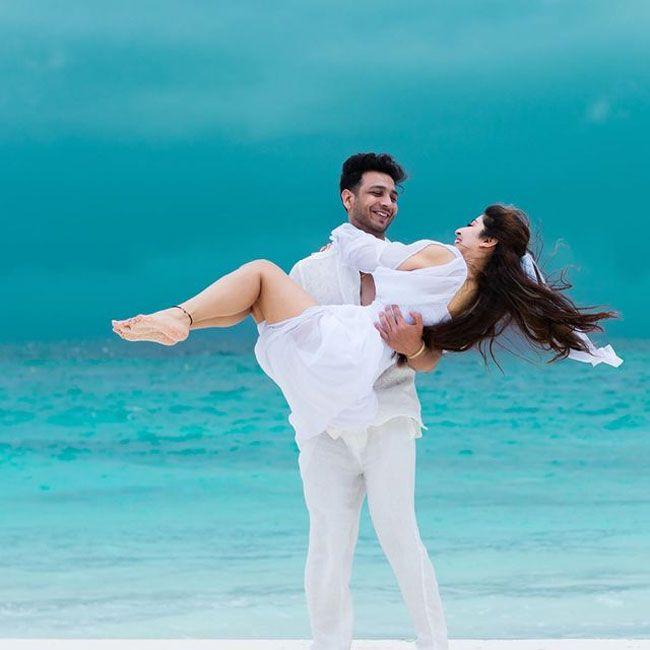 Sonarika Special Photoshoot With Her Fiance At The Beach