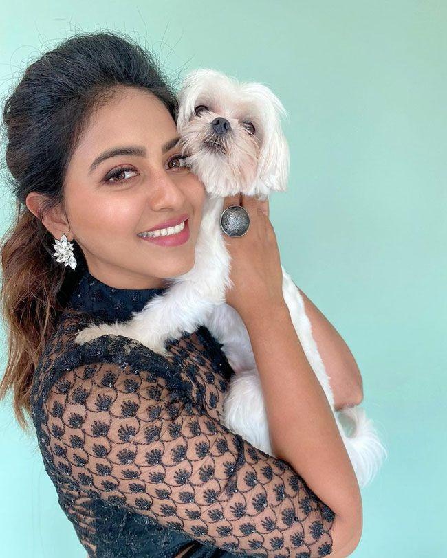 Adorable Pics Of Anjali With Her Pet