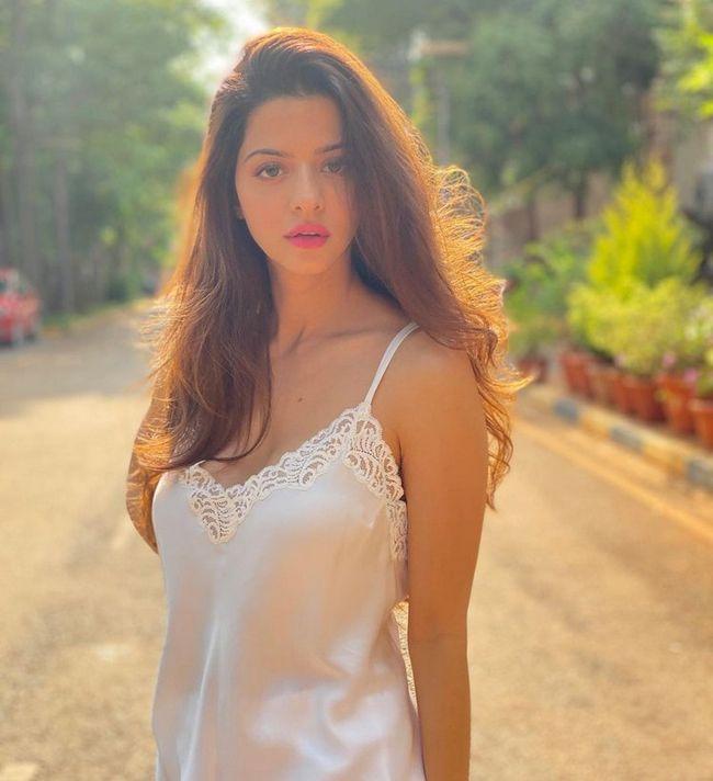 Out standing Posses Of Vedhika In White
