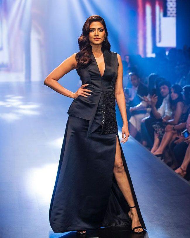 Malavika Mohanan Stunning Looks In Black
