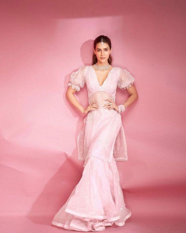 Kriti Sanon Looks Ravishing In Pink Top Outfit