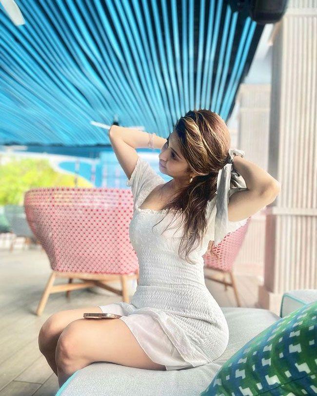 Sonarika Bhadoria Tempting With Her Alluring Poses In Beach