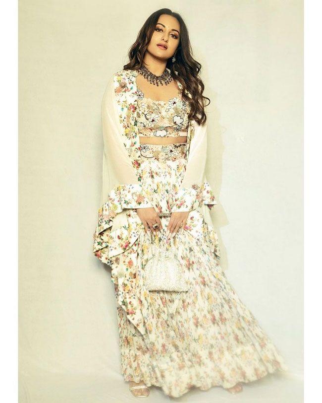 Sonakshi Sinha Gorgeous Looks In Designer Dress