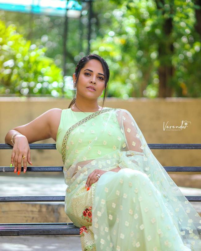 Latest Photoshoot Clicks Of Anasuya Bharadwaj In Green Saree