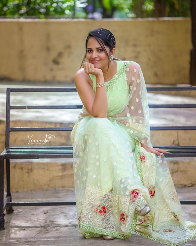 Latest Photoshoot Clicks Of Anasuya Bharadwaj In Green Saree