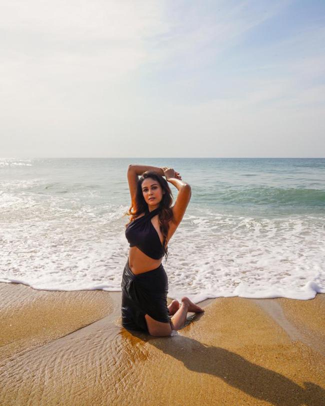Chandini Nanda sizzling at the Beach