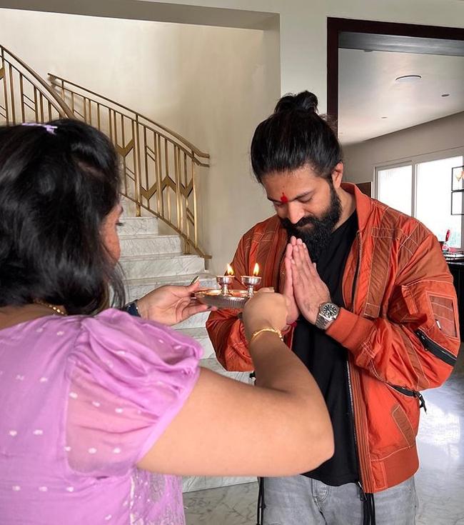Yash Celebrates Raksha Bandhan with his Sister