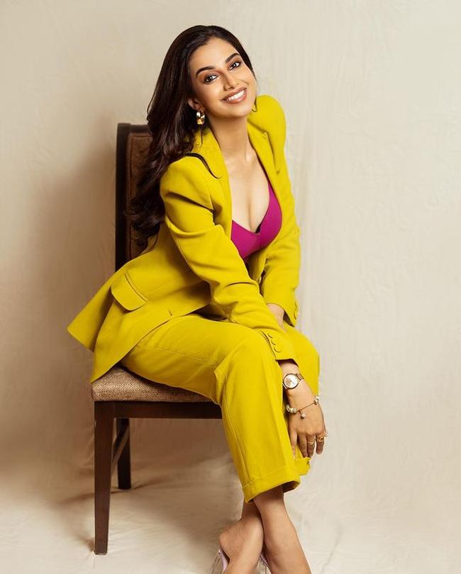 Meenakshi Chaudhary Looking Too Stylish In Yellow Suit