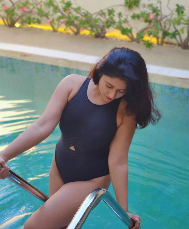 Poonam Bajwa Ravishing Looks In Swimming Suit