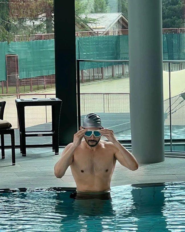 Mahesh Goes Shirtless In The  Pool