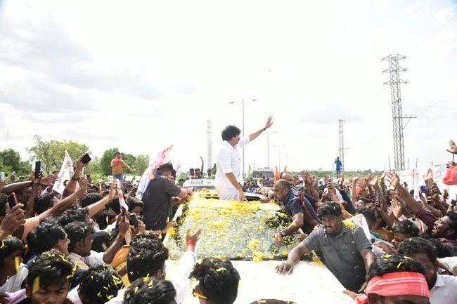 Pawan Kalyan Getting Huge Welcome From Kadapa Crowd