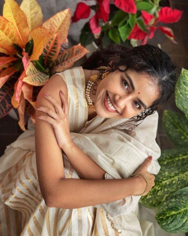 Anupama Parameswaran Looking Delightful In Dazzling White Saree