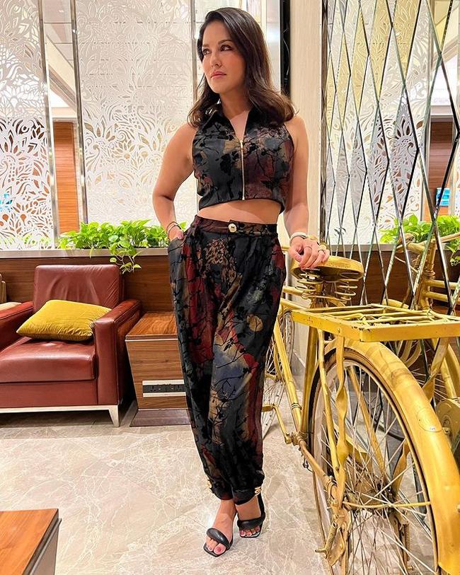 Sunny Leone Looking Gorgeous
