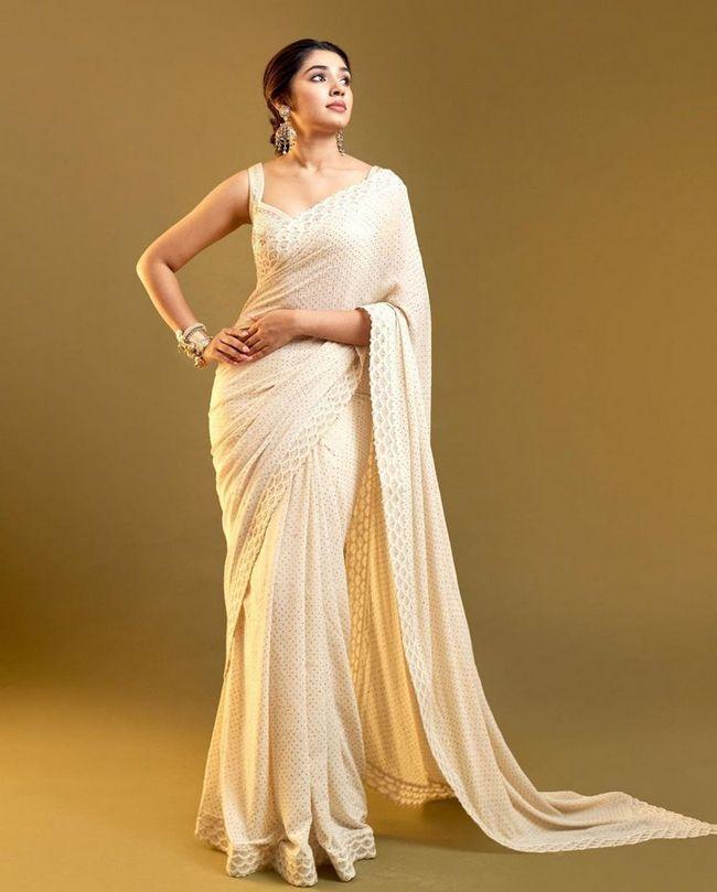 Krithi Shetty Looking Highly Glamorous