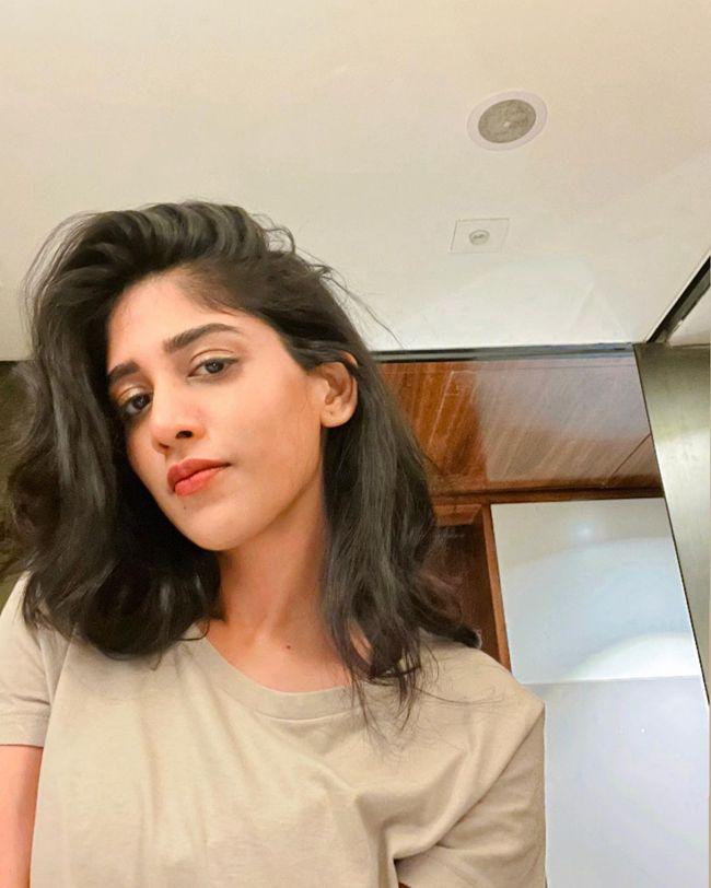 Mesmerising Poses Of Chandini Chowdary