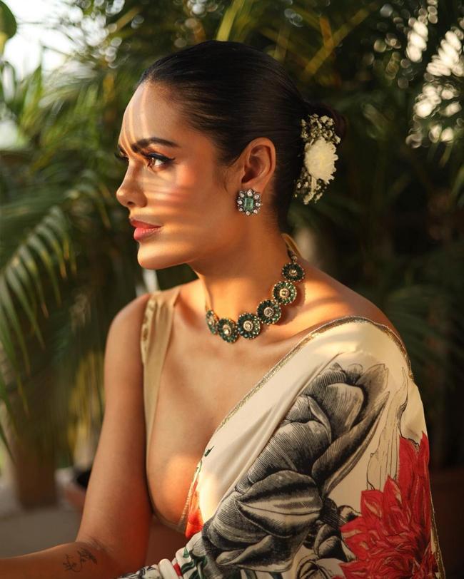 Gorgeous Clicks Of Eesha Gupta