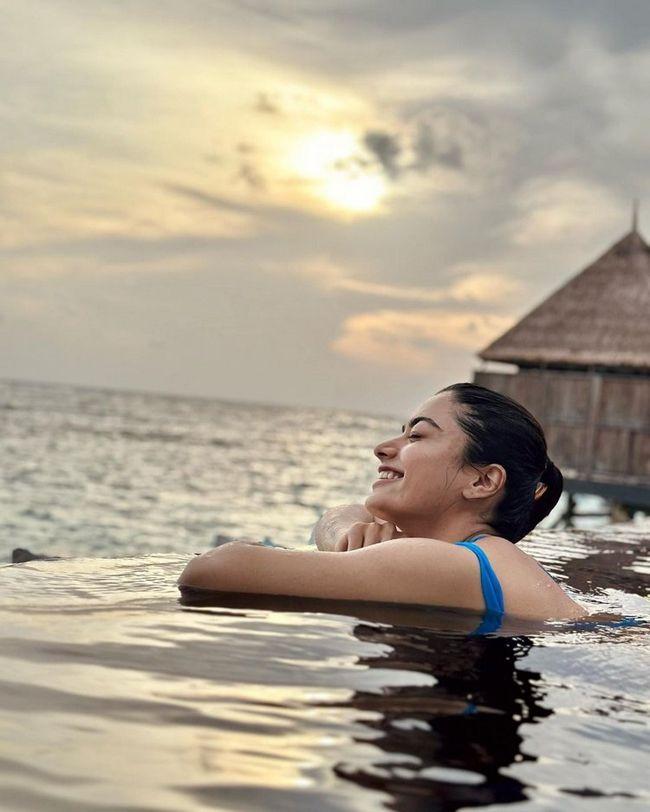 Rashmika Mandanna Enjoys Her Vacation In Maldives