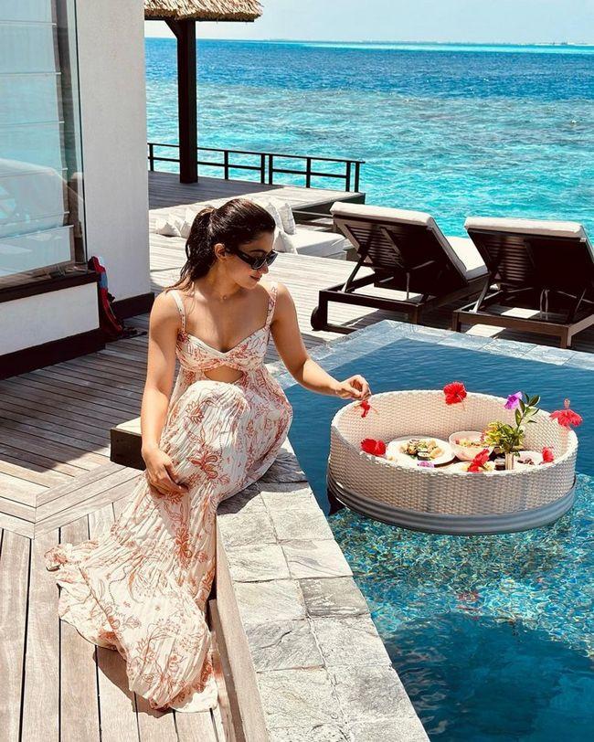 Rashmika Mandanna Enjoys Her Vacation In Maldives