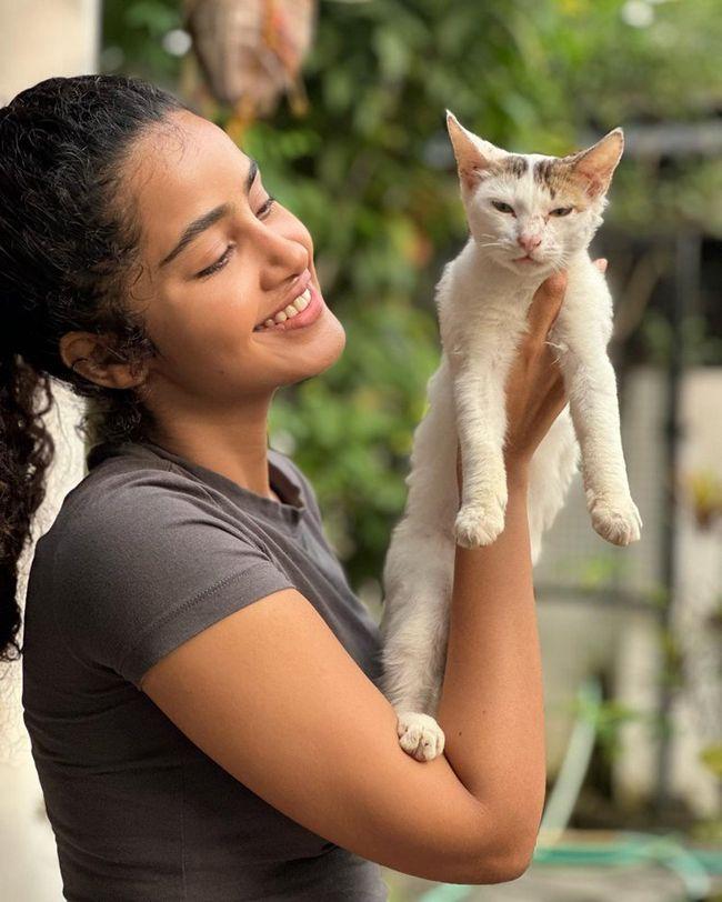 Anupama Parameswaran With Her Lovely Pet