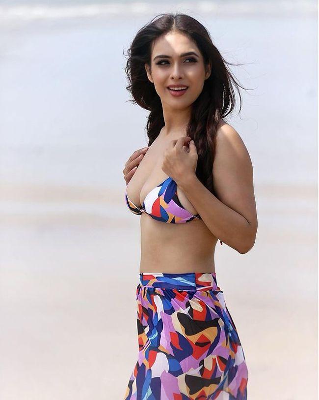 Neha Malik Teases With Her Glamour Show On Beach