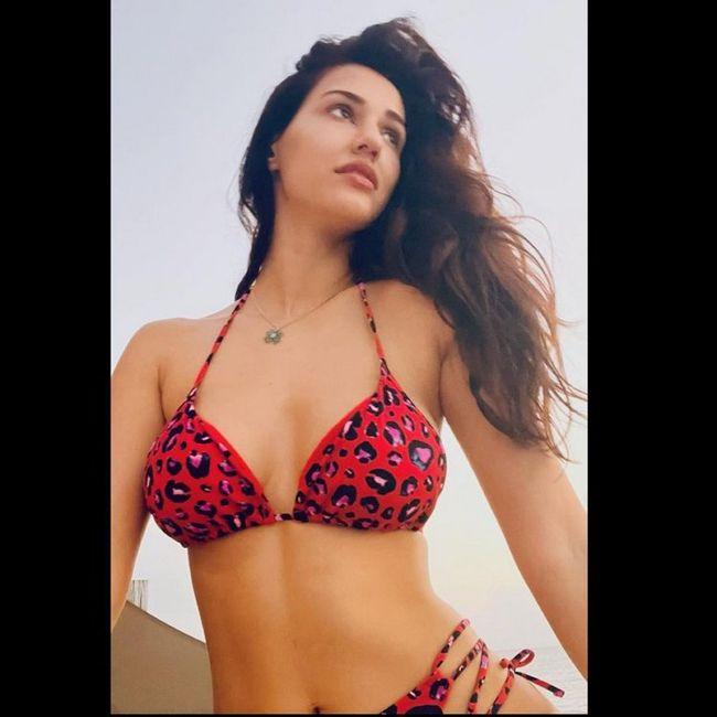 Disha Patani Teases With Poses In Swimming Pool