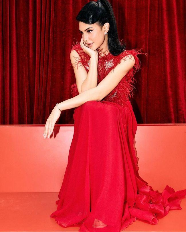 Jacqueline Fernandez Appealing Looks In Red Outfit