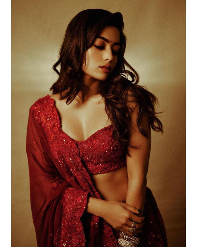 Stunning Poses Of Rashmika Mandanna