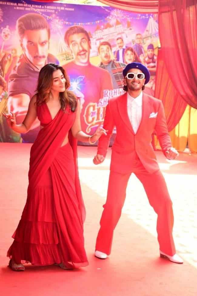 Pooja Hegde Ravishing Looks In Red Saree