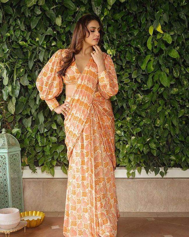 Stunning Looks Of Huma Qureshi In Floral Saree