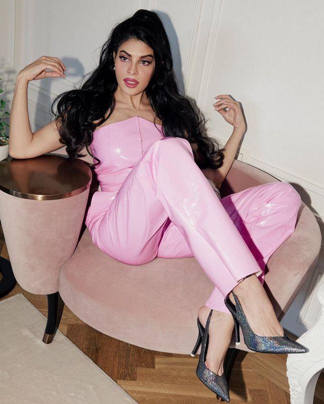 Pretty Poses Of Jacqueline Fernandez In Pink