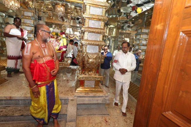 KCR, Kejriwal, Akhilesh n Bhagwant Sing Visit Yadadri Temple