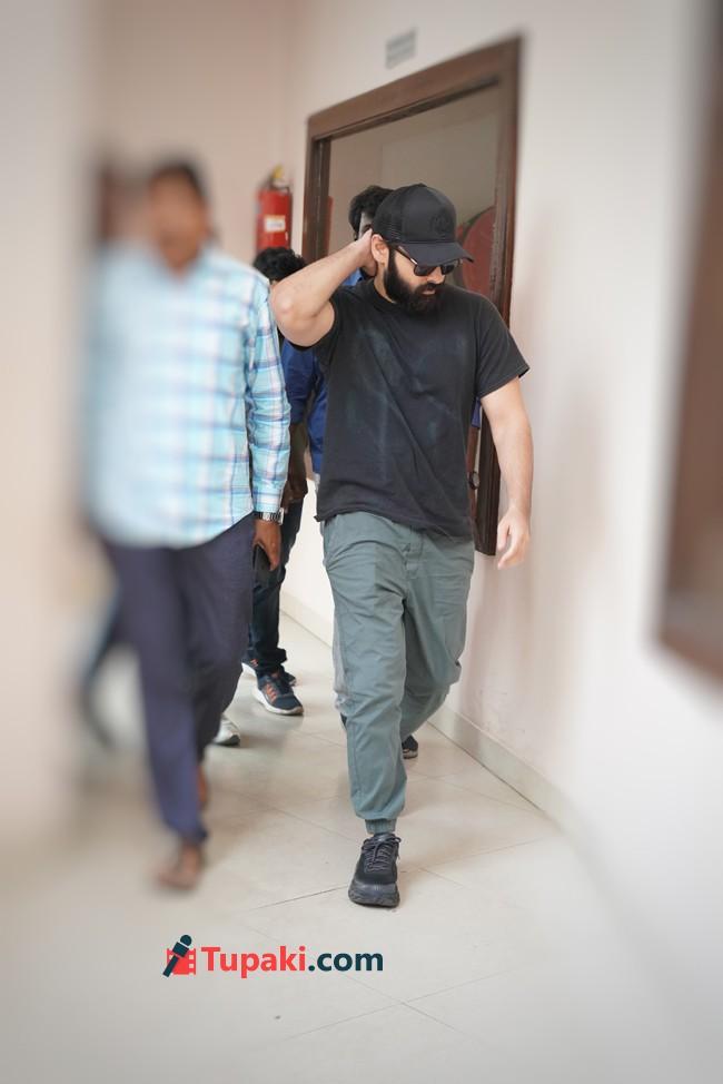 Rampothineni Papped Arrived At His Digital Managers Engagement