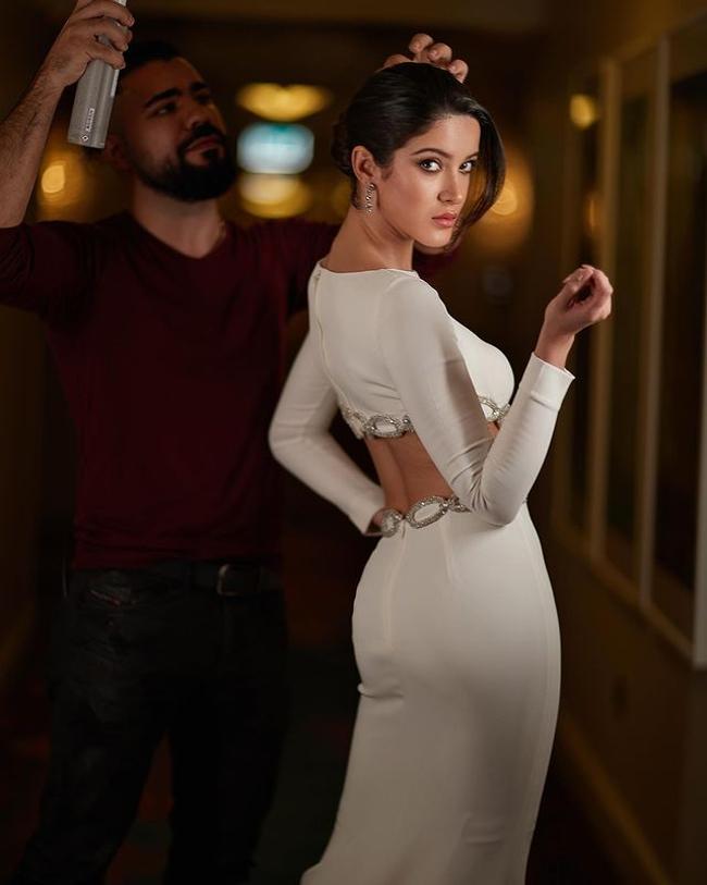 Flawless Look Of Shanaya Kapoor In White